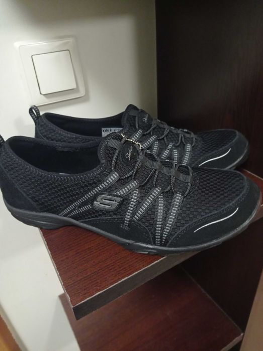 Дамски спортни обувки Скечърс