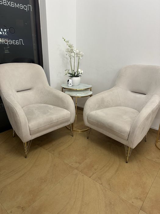 Столове 2 бр .  100лв за бройка