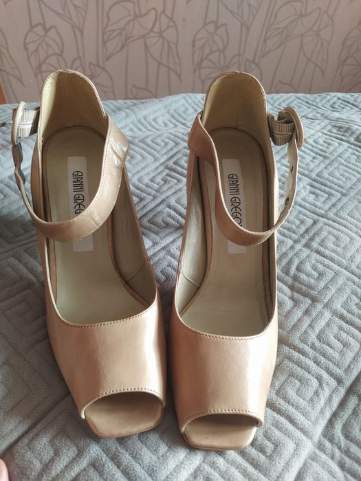 Кожаные босоножки Gianni Gregori