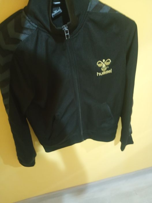 Bluză sport hummel mărime S (11-12) ani