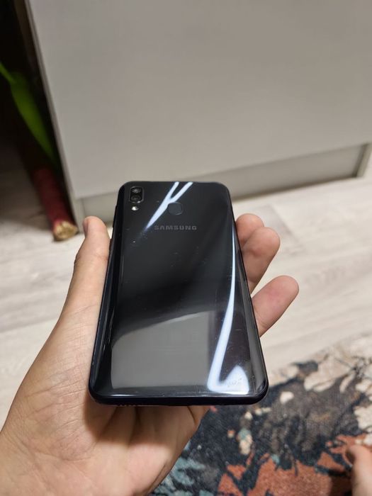 Айфон 8 , самсунг А30