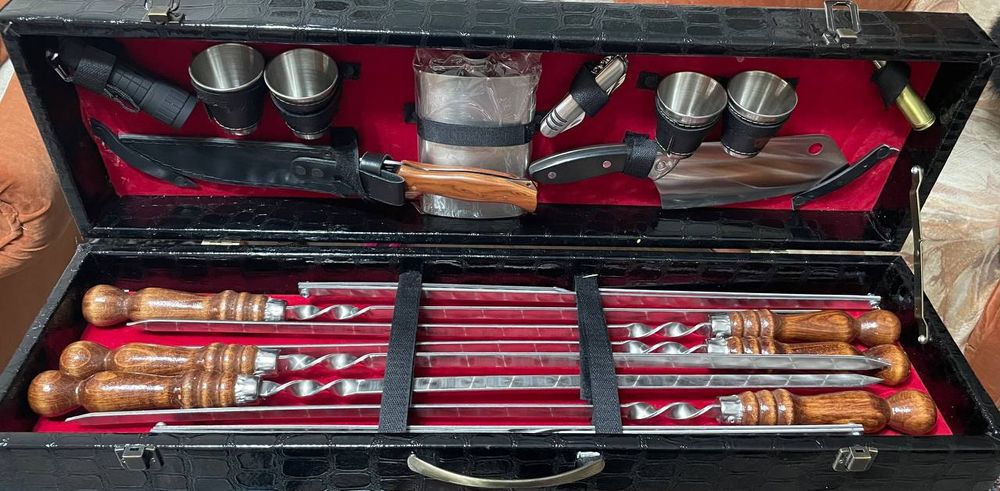 Шашлычный набор с мангалом.