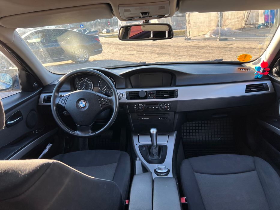 BMW E 90 Seria 320i