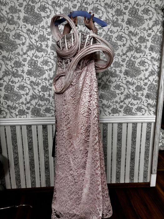 вечерние платья.