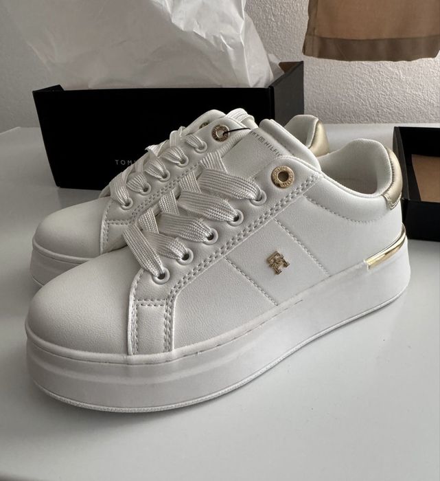 Adidasi Tommy Hilfiger noi