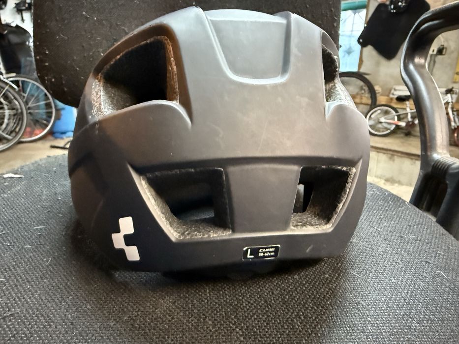 Оригинална каска Cube.