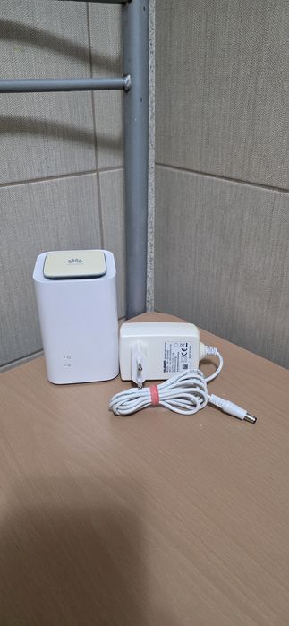 Router wireless 4G Huawei E5180 Cube.