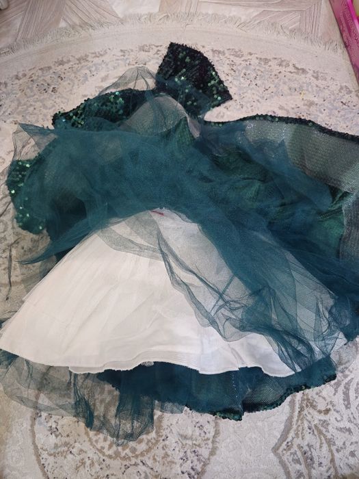 Продам нарядное детское платье