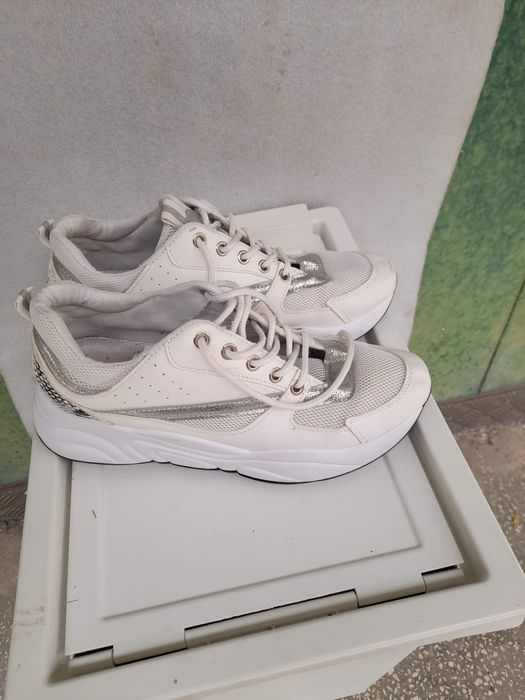 Бели маратонки АА11 ном.40