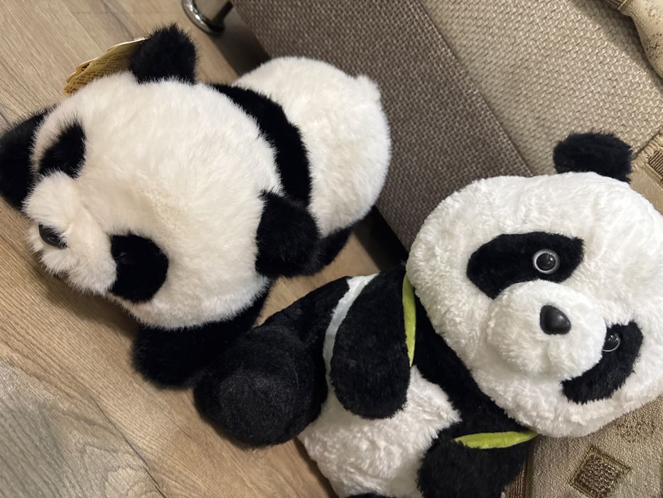 Продаю 2 плюшевых игрушек панд.Панда. Игрушки