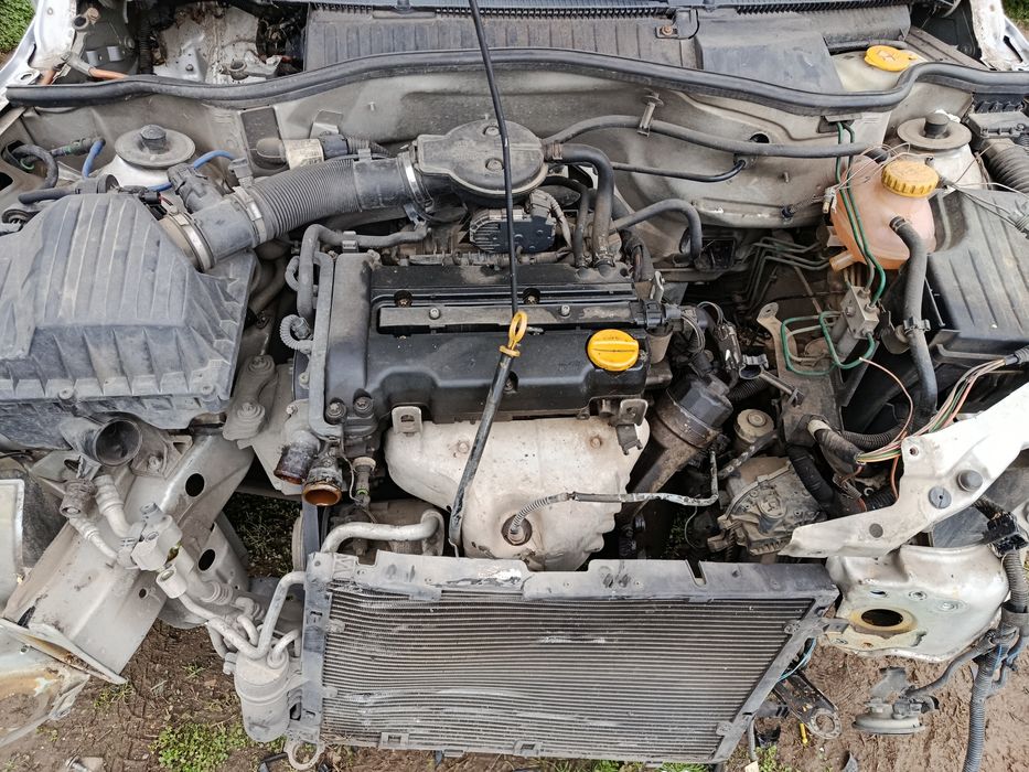 Продава се на Части Opel Corsa C 1.2 бензин