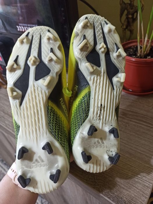 Футбольные бутсы, сороконожки