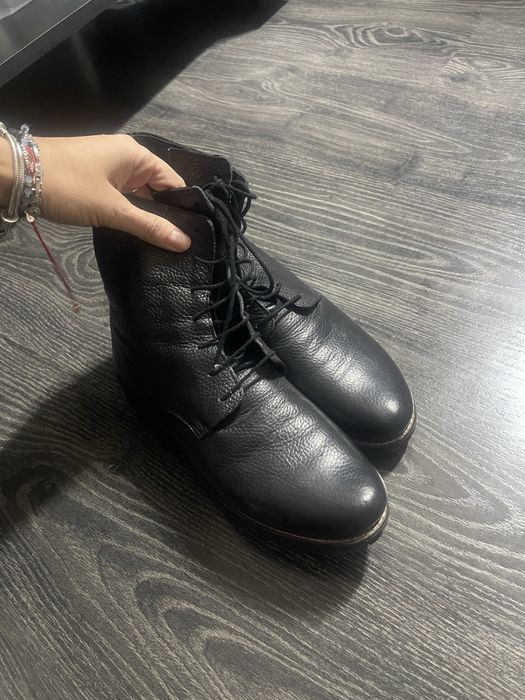 Ghete de piele purtate o singura data trimit si prin curier