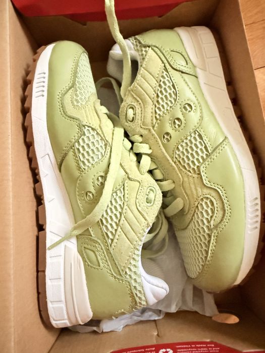 Три чифта маратонки