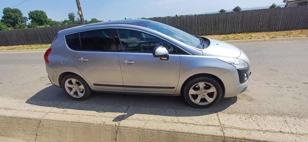 Vând peugeot 3008