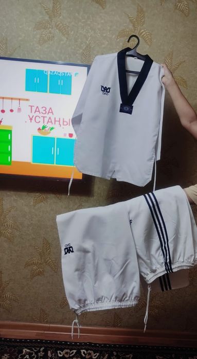 Женский платья  и форма таеквандо подрост