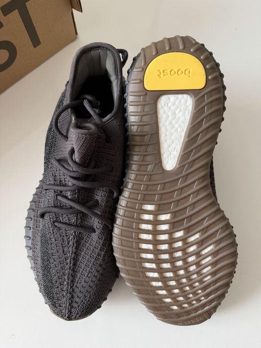 Yeezy Boost 350 V2 - Black (non-reflective)