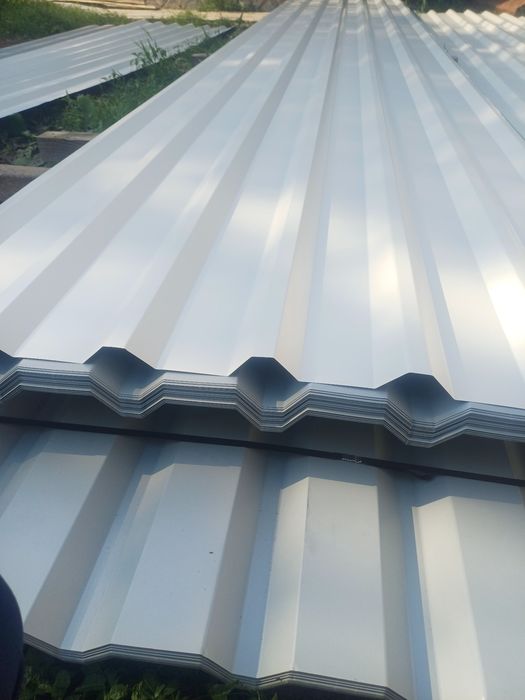 Foi de tabla cutata de dimensiuni 1,1m x 6,2m, cu grosimea de 0,4m, la un preț bun. 
Materialul este nou