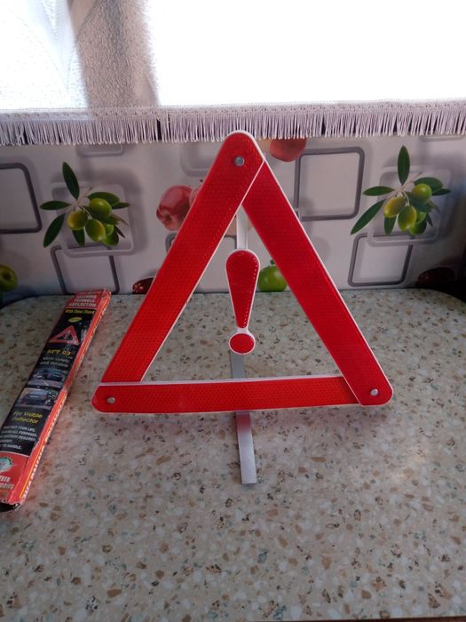 Аварийный знак для авто