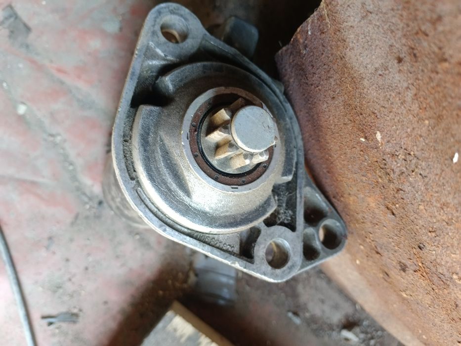 Продам стартер на Мерседес Вито