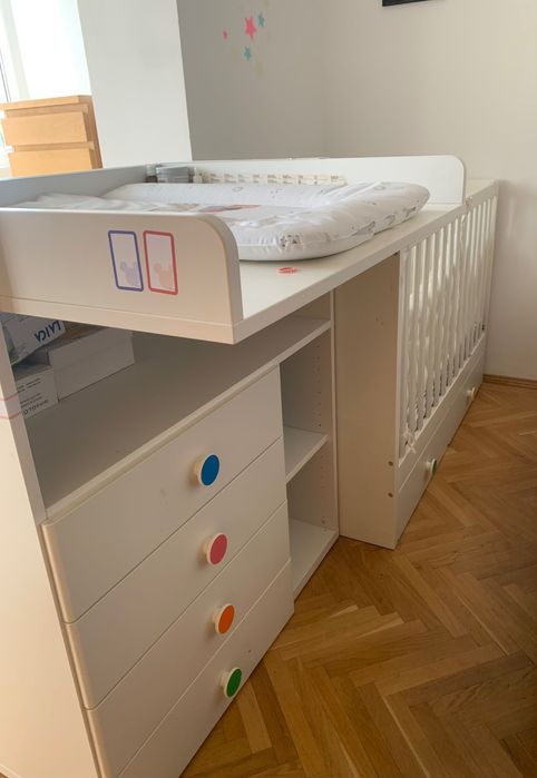 Patut + masa de infasat bebe de la 0 la 2 ani(ikea)