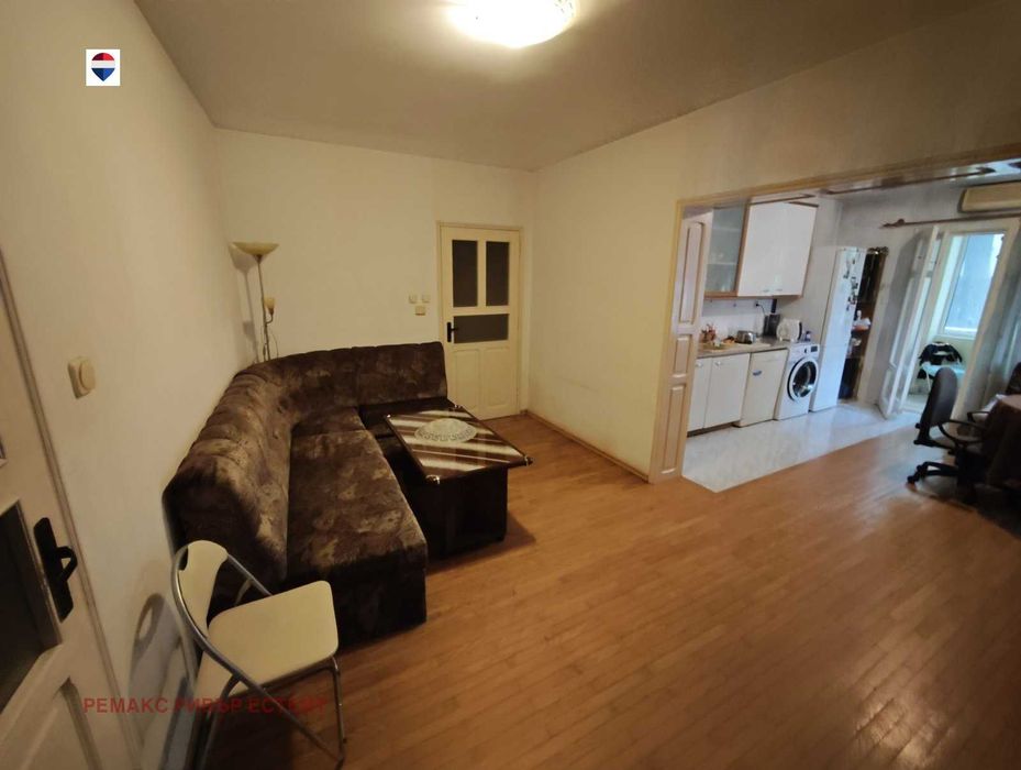 Тристаен апартамент с паркомясто за продажба кв. Хъшове