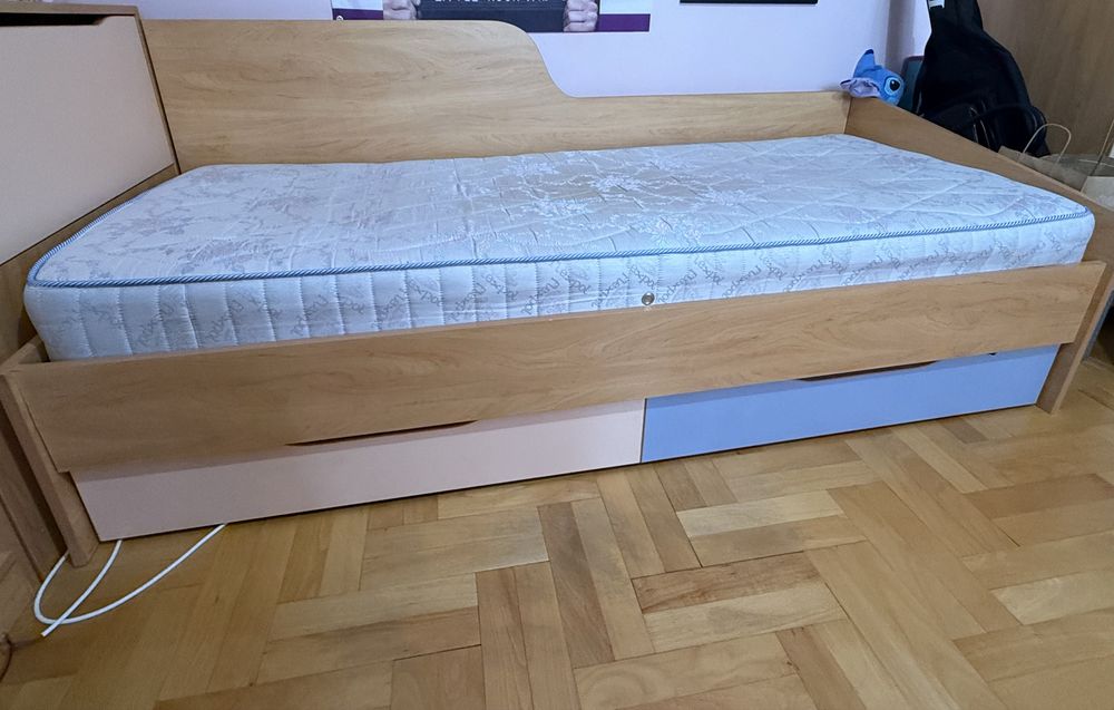 Комплект мебели за детска стая