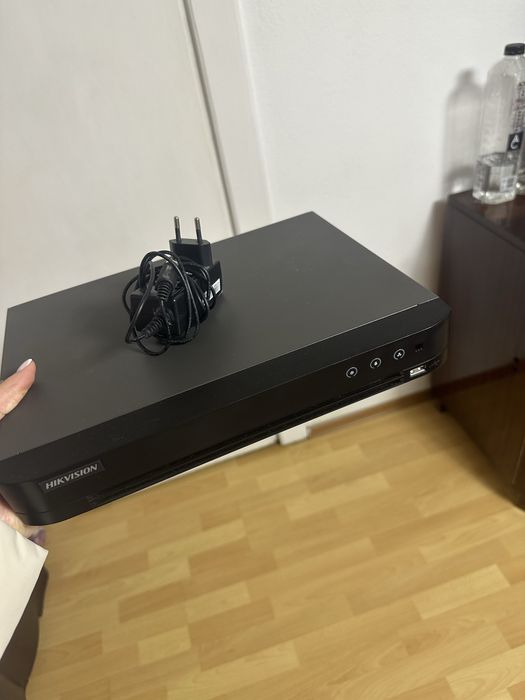 DVR Hikvision ds7204hqhi k1