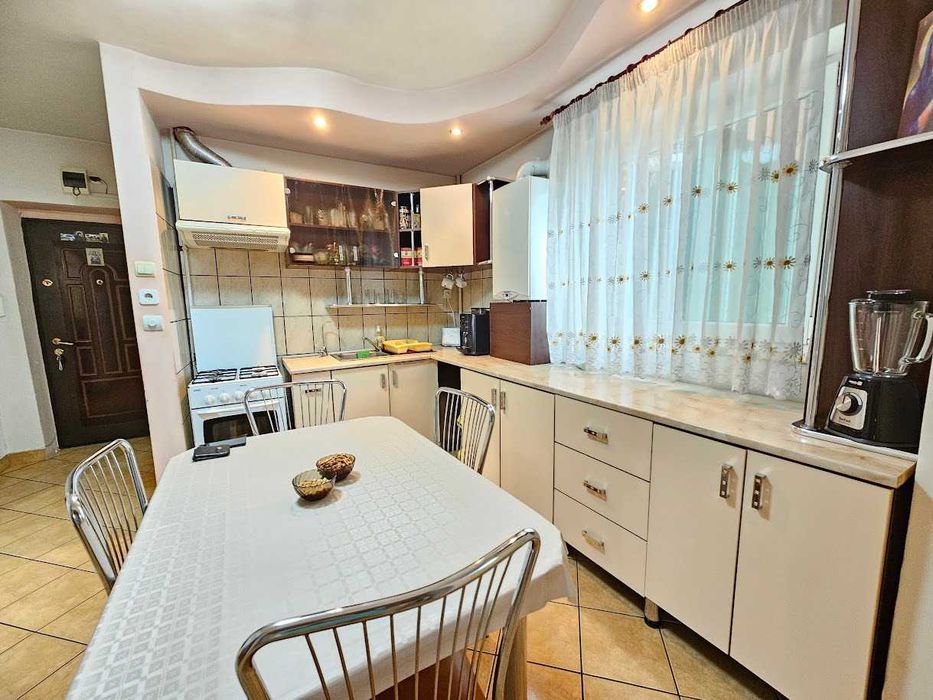 Apartament 3 camere Tudor etaj 2 cu balcon 16 mp zona Fortuna