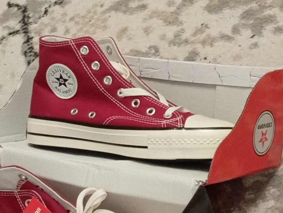 Конверсы вишневые, 39 размер.