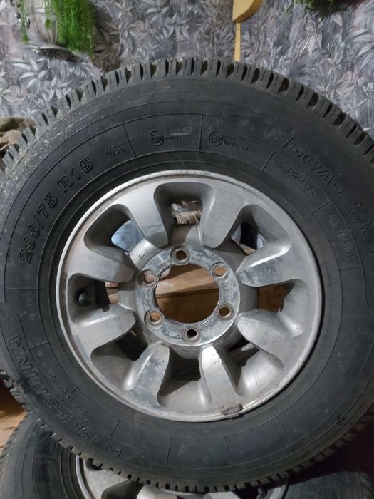 Продам диски с резиной от Делики