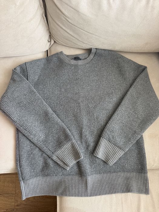 Бежов пуловер Guess и блузи и ризи Zara