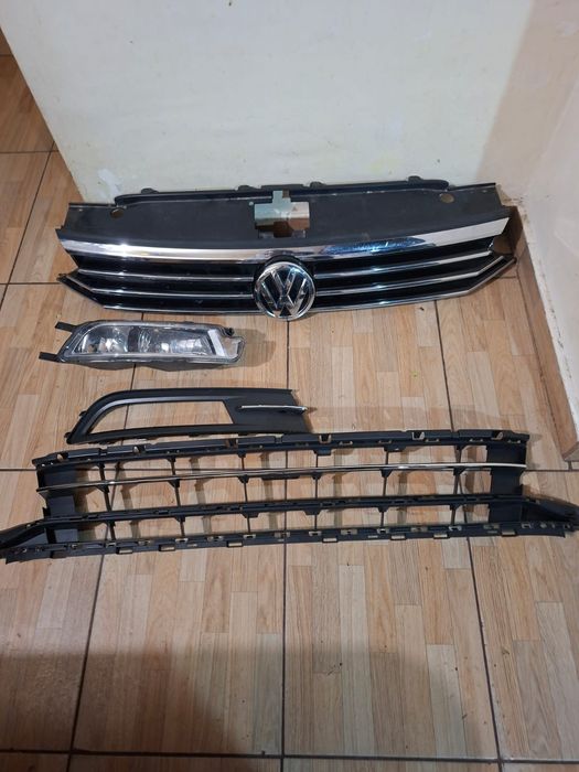 far bara  grila proiector vw Passat b8 2017