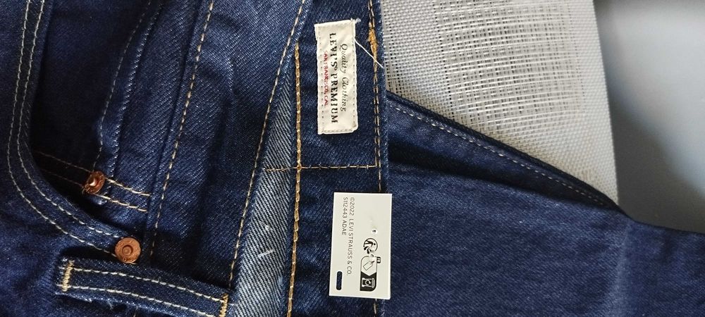 Дънки мъжки Levi's 501     32 x  32 чисто нови, непробвани. Черни и тъмносини