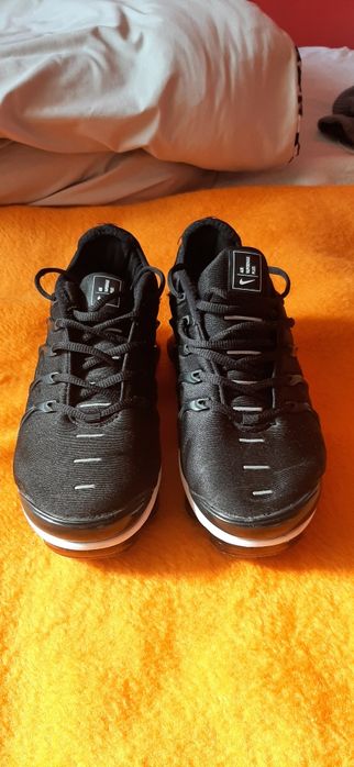 Adidasi nike air vapormax plus originali marime 40 25 cm impecabili