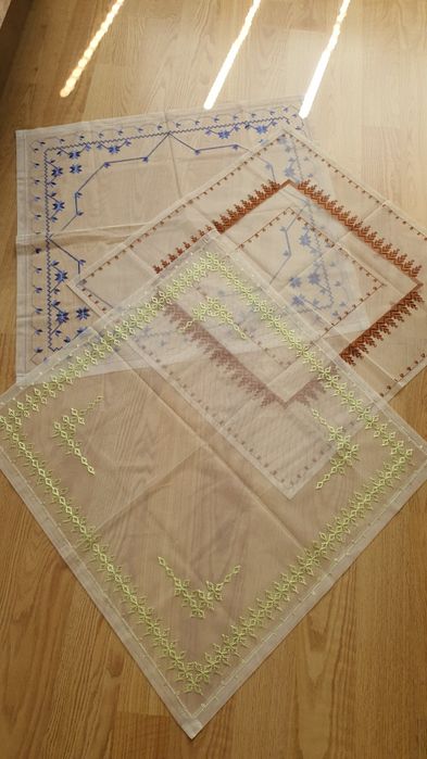 Ръчно изработени карета,Нови, на тюл и ленена панама.