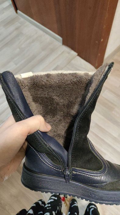 Продам зимние сапоги на деаочку