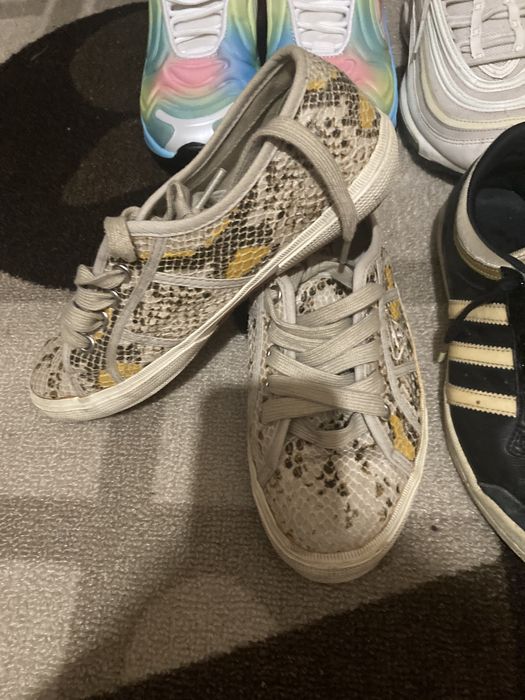 Дамски спортни обувки