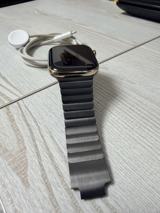 Apple watch 10 46mm gold titanium