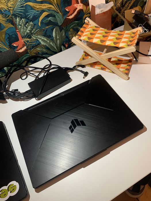 2 laptopuri gaming nvidia