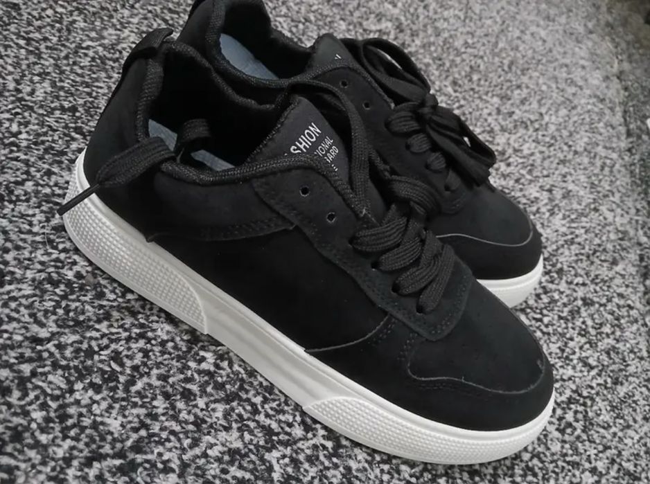 Мъжки обувки черни и бели