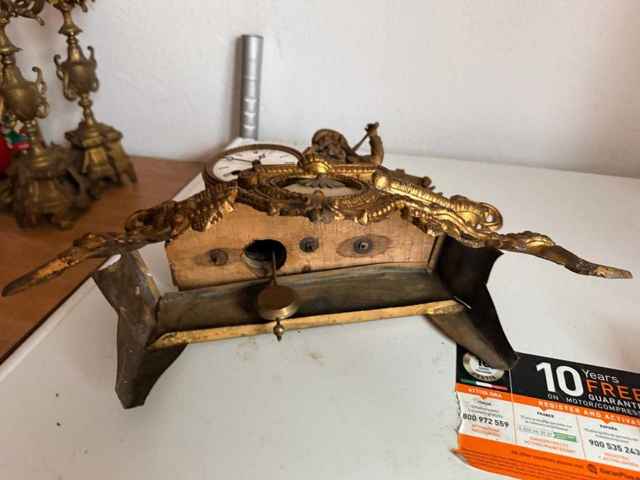 Ceas de semineu din marmura si bronz, stil Victorian/Rococo - De reconditionat