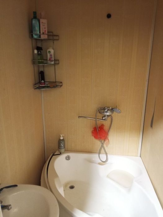 1 xonalik kv sotiladi 4 etaj 44 kv