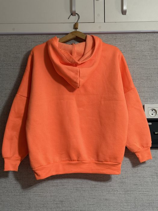 Продаётся женский костюм двойка .