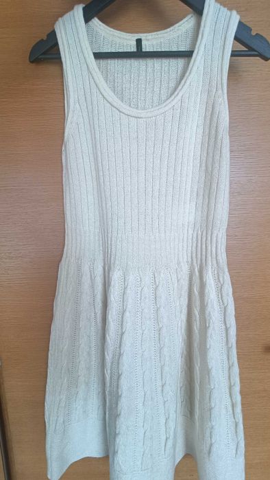 Бяла рокля Benetton - М размер