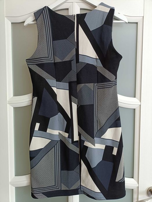 Rochie office geometrică și cardigan