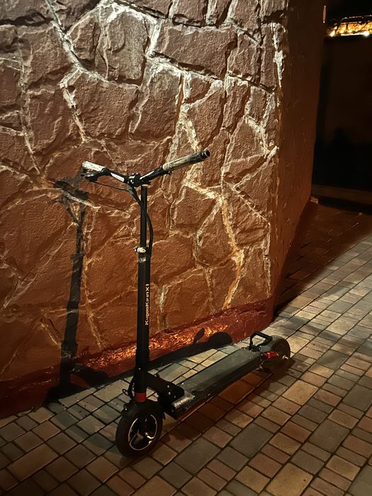 Продам электро самокат kugoo x1