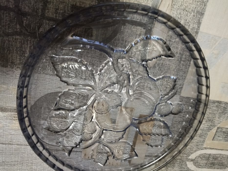 Красив стъклен поднос