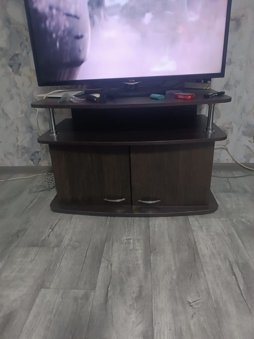 Продам тумбу под телевизор
