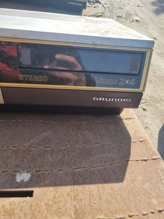 Видеомагнтофон GRUNDIG